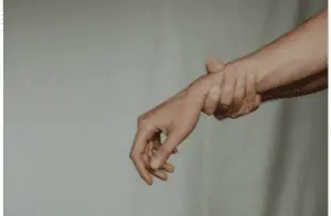 Trapi vas zapal klbov na ruke? Co vam moze pomocť?