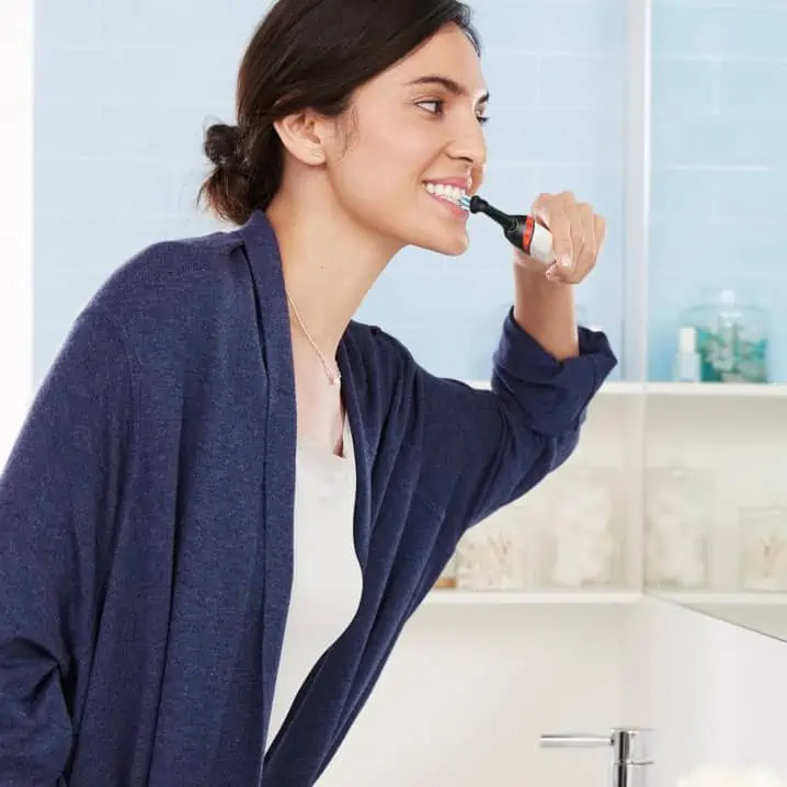 S elektrickou zubnou kefkou Oral-B Smart 4 4500 bude čistenie bez chyby