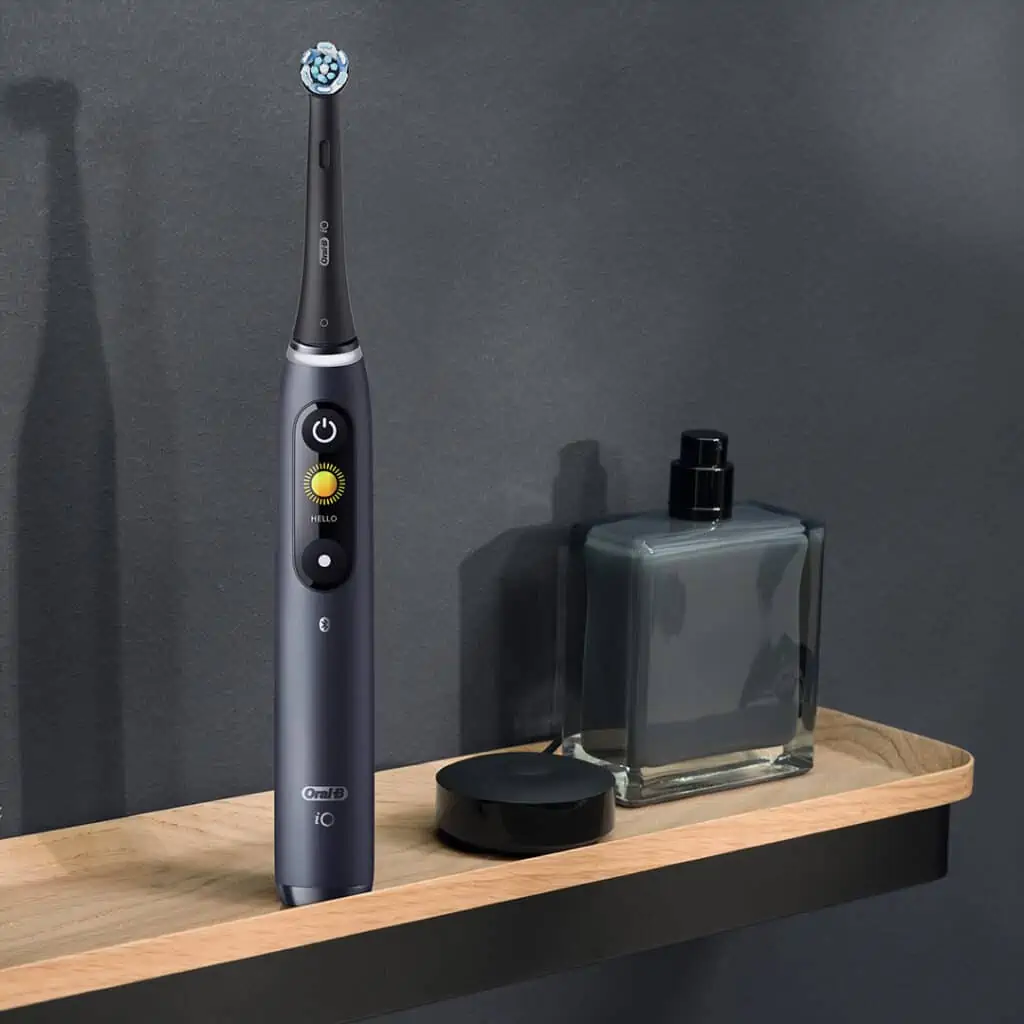 Elektrická zubná kefka Oral-B iO Series 8 Black Onyx má farebný displej