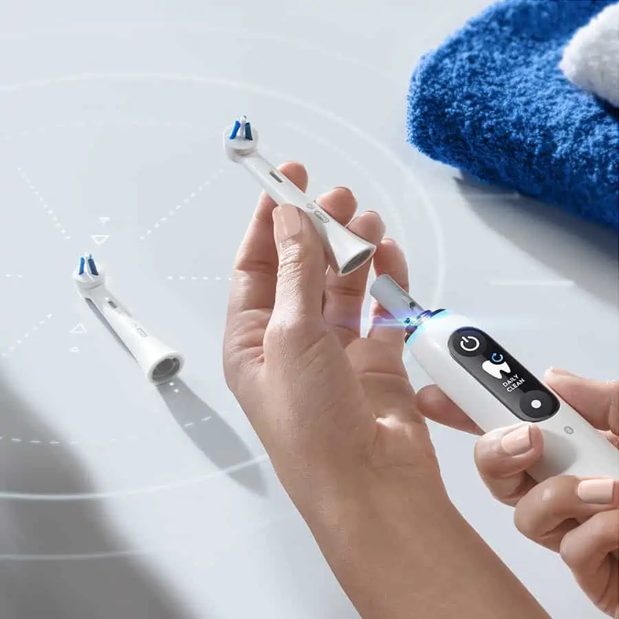 Úlohou náhradných hlavíc iO Specialised Clean je zlepšiť ústnu hygienu v ťažšie dostupných miestach