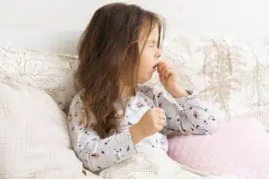 Čo na hlienovitý kašeľ u detí